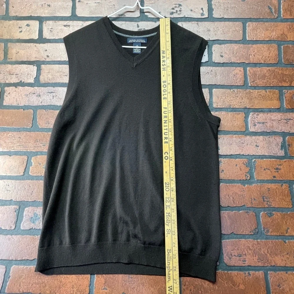 Banana Republic Men's‎ M Brown V-Neck Extrafine 100% Merino Wool Sweater Vest
